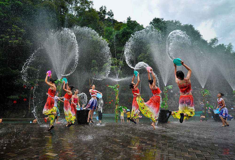 泼水节